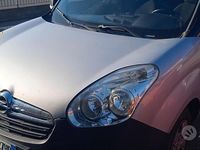 Usata Opel Combo 105 CV (77 kW) 2016 Grigio Monovolume