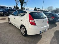 Usata Hyundai i30 Active 109 CV (80 kW) 2011 Bianco Berlina