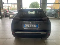 Używany Peugeot 2008 Allure 102 KM (75 kW) 2022 Szary SUV