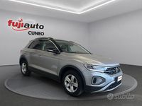 Usata VW T-Roc Life 204 CV (150 kW) 2022 Grigio chiaro e nero SUV