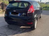 Usata Ford Fiesta 92 CV (67 kW) 2015 Nero Utilitaria