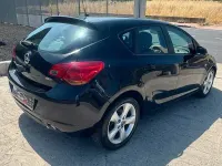 Usata Opel Astra 110 CV (80 kW) 2011 Nero Berlina