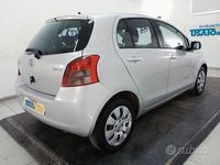 Usata Toyota Yaris Sol 87 CV (63 kW) 2007 Argento metallizzato Berlina