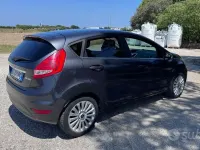 Usata Ford Fiesta Titanium 82 CV (60 kW) 2008 Grigio Utilitaria