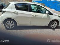 Usata Toyota Yaris Hybrid 75 CV (55 kW) 2013 Bianco Utilitaria