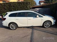 Usata Opel Astra 110 CV (80 kW) 2011 Bianco Station wagon