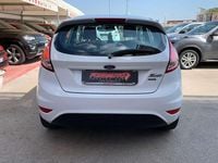 Usata Ford Fiesta 96 CV (70 kW) 2016 Bianco Utilitaria