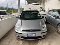 Begagnad Ford Fiesta Zetec 67 HK (49 kW) 2002 Silver Halvkombi