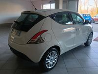 Usata Lancia Ypsilon Gold 69 CV (50 kW) 2015 Bianco Utilitaria
