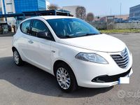 Usata Lancia Ypsilon 95 CV (69 kW) 2015 Bianco Utilitaria