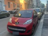 Usata Peugeot 107 68 CV (50 kW) 2011 Rosso Utilitaria