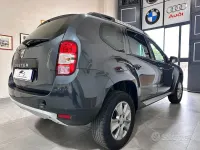 Usata Dacia Duster Lauréate 109 CV (80 kW) 2015 Grigio SUV