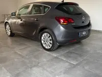 Usata Opel Astra Cosmo 110 CV (80 kW) 2011 Grigio Berlina