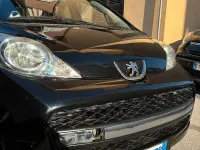 Usata Peugeot 107 68 CV (50 kW) 2011 Nero Utilitaria