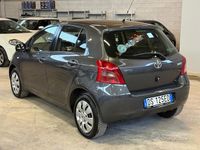 Usata Toyota Yaris Sol 69 CV (50 kW) 2009 Grigio Utilitaria