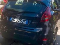 Usata Ford Fiesta 70 CV (51 kW) 2011 Blu Berlina
