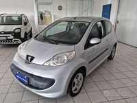 Gebraucht Peugeot 107 54 PS (39 kW) 2007 Silber Kleinwagen