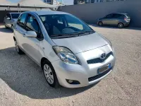 Usata Toyota Yaris Sol 69 CV (50 kW) 2011 Grigio Utilitaria