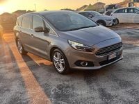 Begagnad Ford S-MAX Titanium 179 HK (131 kW) 2015 Grå Minibuss