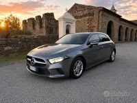 Usata Mercedes A180 116 CV (85 kW) 2019 Grigio Berlina
