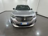 Usata Peugeot 2008 Allure 100 CV (73 kW) 2023 Grigio artense SUV