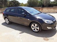 Usata Opel Astra 110 CV (80 kW) 2012 Nero Station wagon