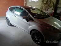 Usata Ford Fiesta Titanium 82 CV (60 kW) 2009 Grigio Berlina