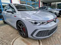 Usata VW Golf VIII GTI 245 CV (180 kW) 2024 Mondsteingrau Berlina
