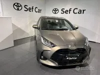 Usata Toyota Yaris Hybrid Lounge 131 CV (96 kW) 2024 Marrone Berlina