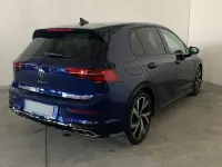 Usata VW Golf VIII R-line 150 CV (110 kW) 2023 Atlantic blue Berlina