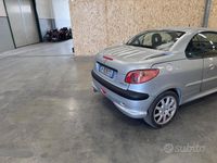 Usata Peugeot 206 CC 108 CV (79 kW) 2003 Grigio Cabrio