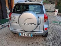 Begagnad Toyota RAV4 152 HK (111 kW) 2008 Grå Sedan