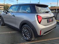 Usata Mini Cooper SE Essential 114 kW (156 CV) 2024 Gray Utilitaria