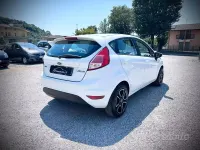 Usata Ford Fiesta 75 CV (55 kW) 2013 Bianco Berlina