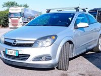 Usata Opel Astra GTC Enjoy 101 CV (74 kW) 2005 Grigio Berlina
