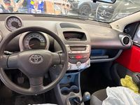 Usata Toyota Aygo Sol 68 CV (50 kW) 2006 Rosso Utilitaria