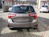 Usata Toyota Yaris Business Edition 69 CV (50 kW) 2017 Grigio Berlina
