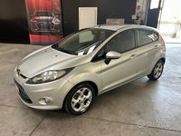 Usata Ford Fiesta Titanium 70 CV (51 kW) 2011 Grigio Utilitaria