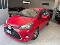 Usata Toyota Yaris Lounge 90 CV (66 kW) 2015 Rosso Berlina
