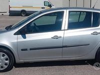 Usata Renault Clio II 75 CV (55 kW) 2007 Grigio Berlina