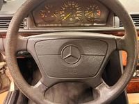Usado Mercedes E200 136 CV (100 kW) 1992 Plateado Utilitario