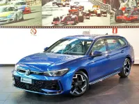 Usata VW Passat R-line 193 CV (141 kW) 2024 Blu/azzurro Station wagon