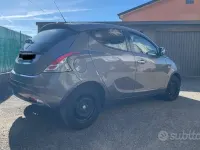 Usata Lancia Ypsilon Gold 95 CV (69 kW) 2017 Grigio Utilitaria