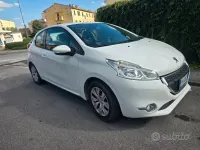 Usata Peugeot 208 Active 68 CV (50 kW) 2014 Bianco Utilitaria