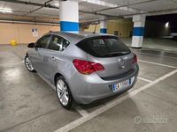 Usata Opel Astra Cosmo 110 CV (80 kW) 2010 Grigio Berlina
