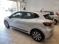 Usata Renault Clio V Equilibre 101 CV (74 kW) 2023 Grigio Berlina