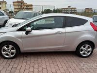 Usata Ford Fiesta 97 CV (71 kW) 2010 Grigio Utilitaria