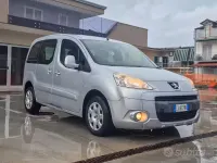 Usata Peugeot Partner Tepee Premium 112 CV (82 kW) 2011 Grigio Monovolume
