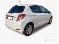 Usata Toyota Yaris 90 CV (66 kW) 2013 Bianco Utilitaria