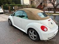 Usata VW New Beetle 105 CV (77 kW) 2008 Bianco Utilitaria